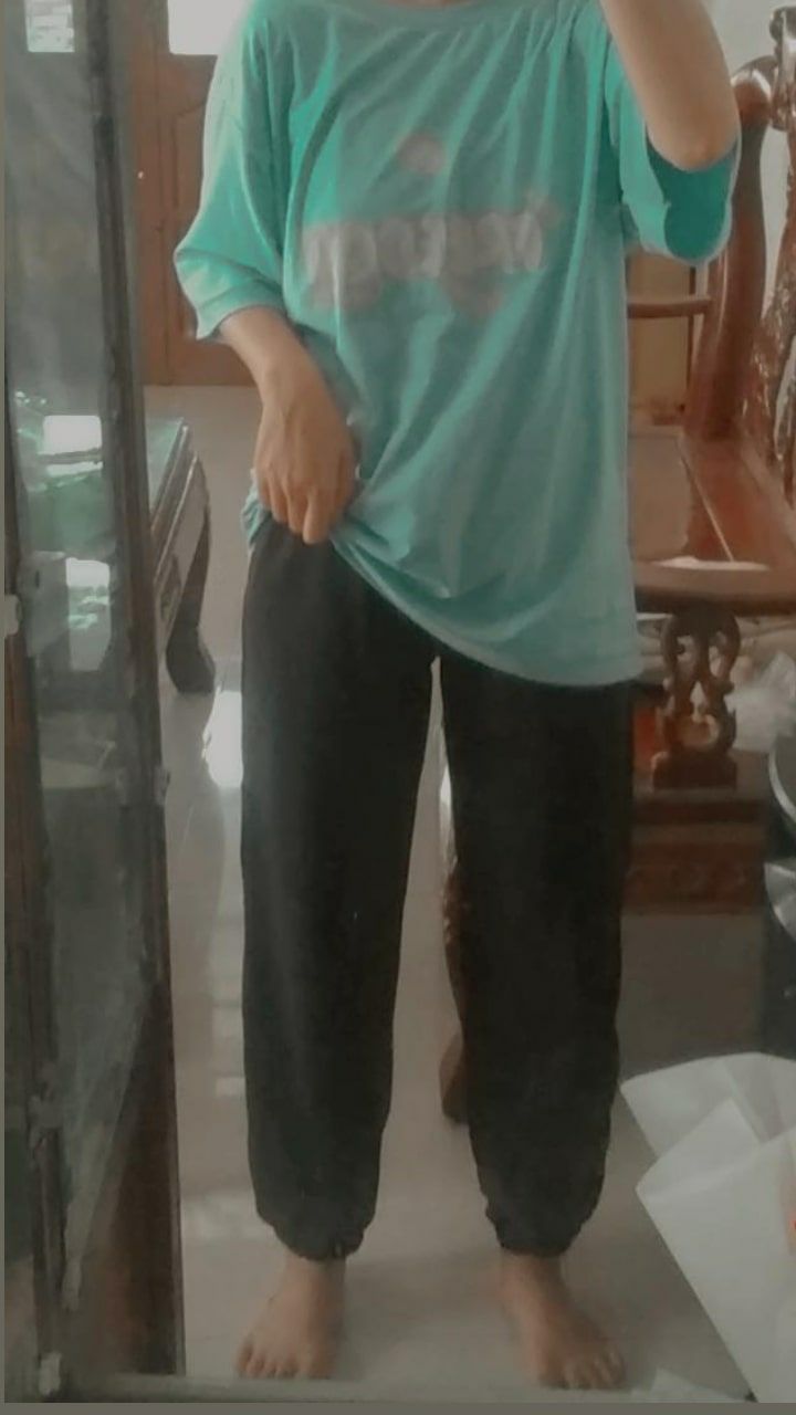 Quần đẹp nặng tay vải da cá mỏng vừa nhưng mặc vào vấn đẹp và chất mịn. Chun cạp và ống quần dày chắc, vải cầm nặng tay OK lắm. Lần đầu mua Tiki OK quá. Mình m55 nặng 43kg.