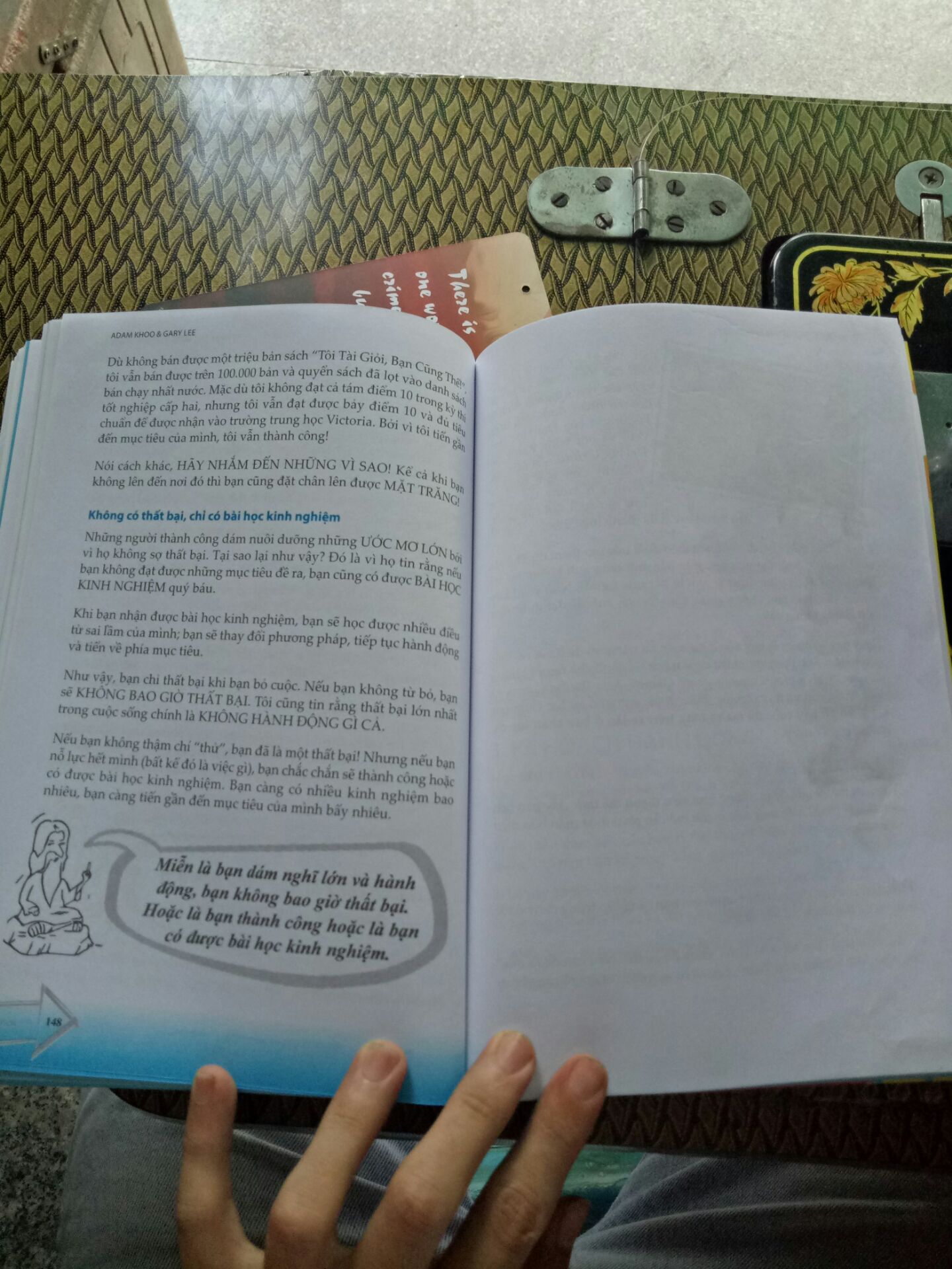 Sách bị lỗi. Mình khá bực vì đang hay mà mất giữa chừng. Bữa mới nghe vtv1 nói về tình trạng sách giả trên các trang thuơng mại điện tử. Mong tiki kiểm tra lại các sản phẩm vì mình rất tin tưởng tiki