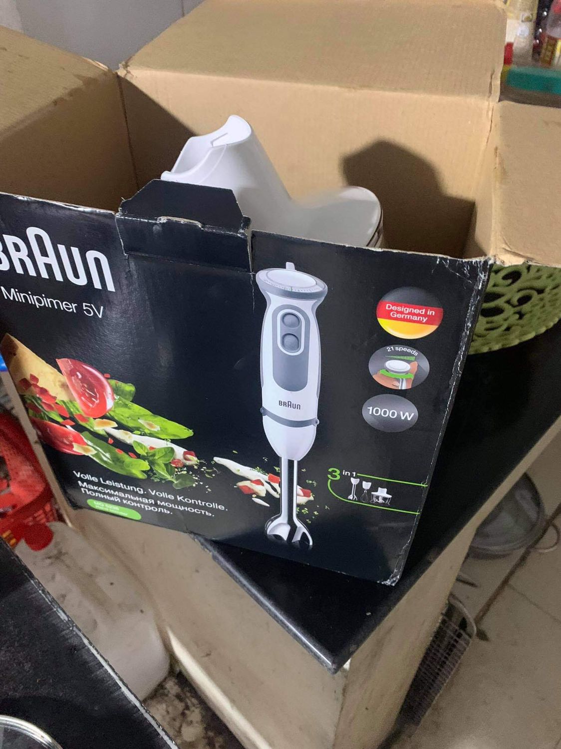 Nhà mình đã mua 1 bộ này cách đây 6 năm khi sinh con đầu lòng. Sau sinh bé thứ 2 vẫn dùng tốt cho đến bây giờ. Ngày trước biết để mua vì mấy chị cùng công ty bảo dùng tốt lắm. Trộm vía tốt thật.
 Sản phẩm đẹp, dễ sử dụng và lau chùi. Bộ này mình đặt hộ em gái mình ạ. Vì mình dùng thấy ổn lắm nên bảo em. Rất tiện cho gia đình có con nhỏ , người hay nấu nướng vì có cối xay thịt riêng.hoặc xay sinh tốt rất tiện nha mọi người. Tiện nhất là khâu về sinh, rất nhẹ nhàng và giản đơn nha. Vote cho BrAun và Tiki 5sao nha.