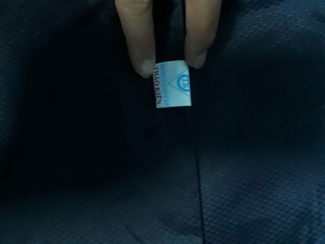 Bên TiKi giao sản phẩm không đúng với mặt hàng tôi đặt. Đơn hàng là áo mưa Rando Poncho Cosy không ướt ống quần. Mà hàng tôi nhận được là áo mưa Thảo Kiên. Đề nghị bên TiKi hỗ trợ đổi trả lại sản phẩm.