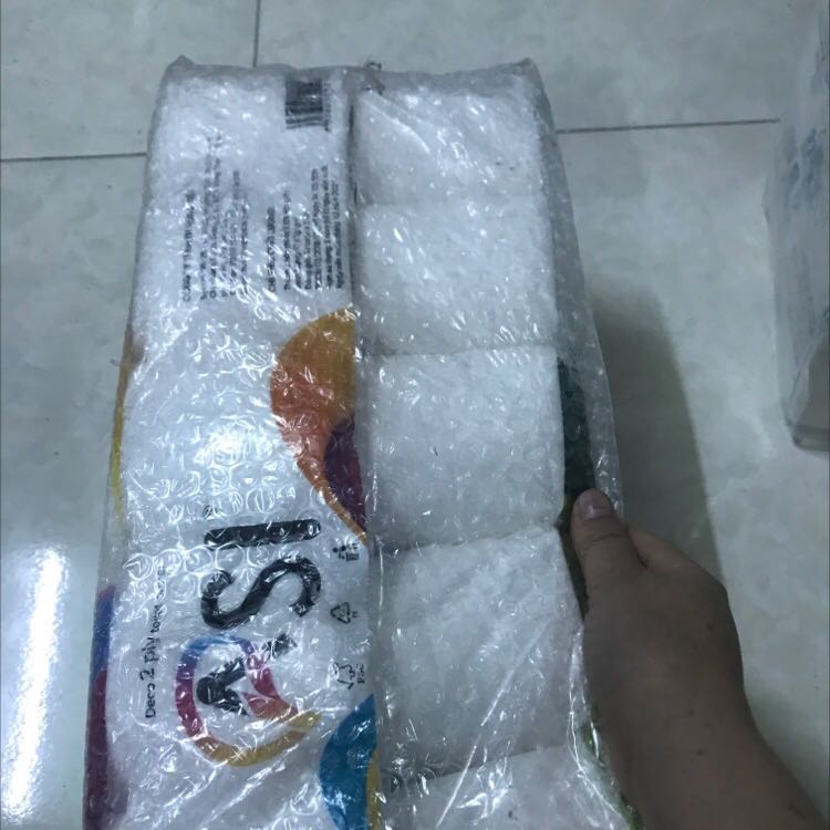 Giấy không đẹp, gói nhỏ, mỏng. Với giá tiền như thế khi mua 2 bịch có thể mua được 1 bịch giấy xịn. 
Thật tiếc khi mua giấy này Giấy không đẹp, gói nhỏ, mỏng. Với giá tiền như thế khi mua 2 bịch có thể mua được 1 bịch giấy xịn. 
Thật tiếc khi mua giấy này
