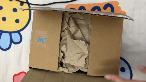 • Rất thích Tiki ở chỗ giá rẻ và giao hàng nhanh. Mình đặt hàng vào 11h đêm hôm trước, trưa hôm sau Tiki giao rồi.
• Tuy nhiên đóng gói vẫn còn khá sơ sài, cuốn có bọc nylon bên ngoài, cuốn không.
• Còn về nội dung mình chưa đọc nên chưa đánh giá được.