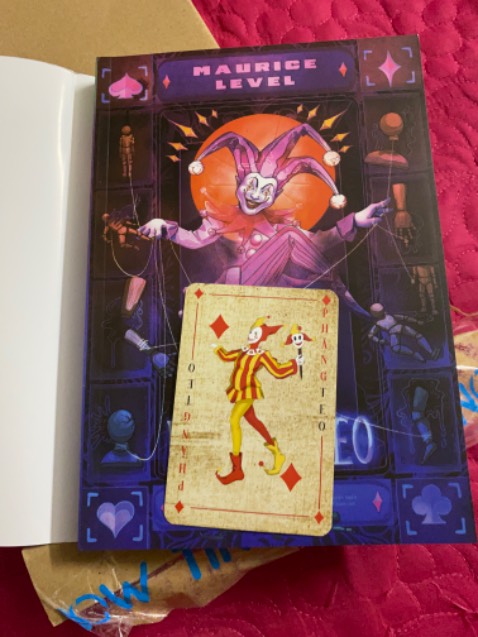 Đã nhận hàng, đóng gói cẩn thận, sách đẹp lạ, nd nghe đồn hay nhưng phải đọc mới biết được.
Khoe nhẹ với bà kon là trúng quân rô, hên quá!