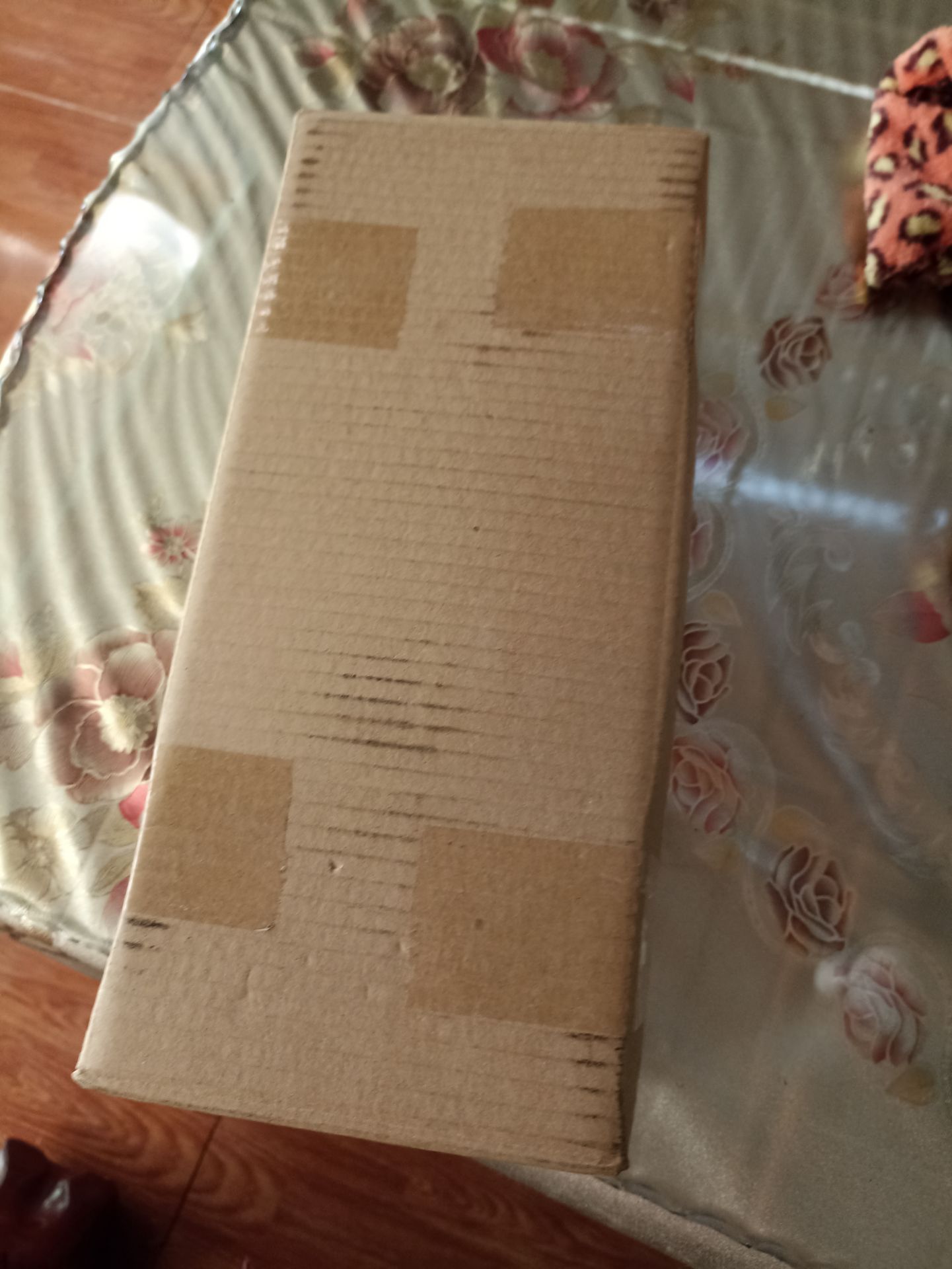 mình mới mua đơn hàng đầu tiên về việc đong gói thì đẹp chacy chắn nhung khi đem về thì hơi chảy ra ngoài xíu . thời gian giao hàng nhanh hơn dự kiến . m.n nên mua thử