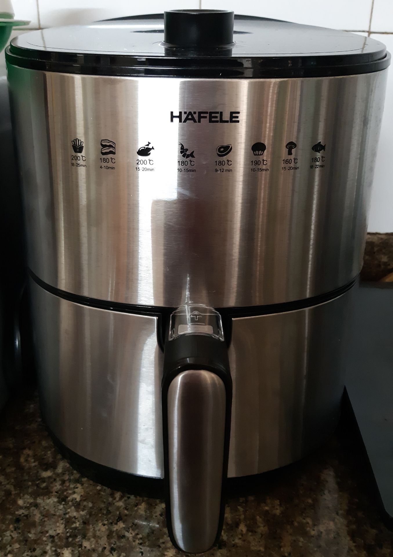 Hàng được đóng gói cẩn thận, chắc chắn. Giao hàng cực nhanh khoảng 3 tiếng là tới. Nồi dễ sử dụng, có thể nướng nhiều loại thực phẩm.