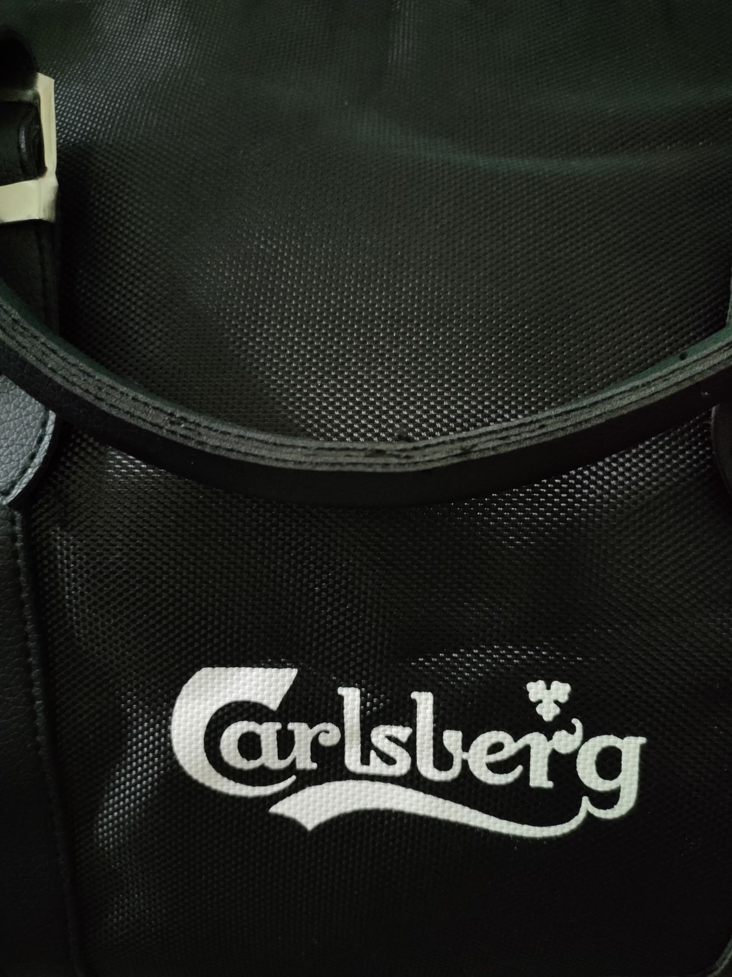 bia để lạnh uống ngon có hậu ngọt không quá đắng
mua đợt 6/6 được tặng kèm thêm túi 
giao hàng nhanh sản phẩm còn nguyên vẹn không bị bể