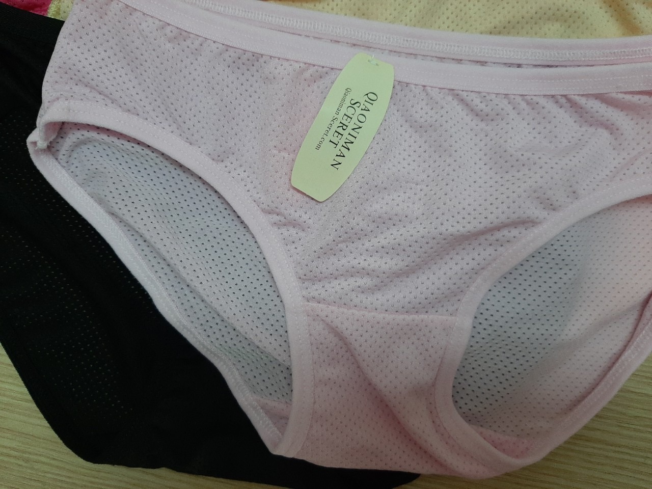 Mua hàng của shop mấy lần rồi, khá hài lòng, hàng đẹp, đóng gói cẩn thận, giao hàng nhanh, shipper dễ thương