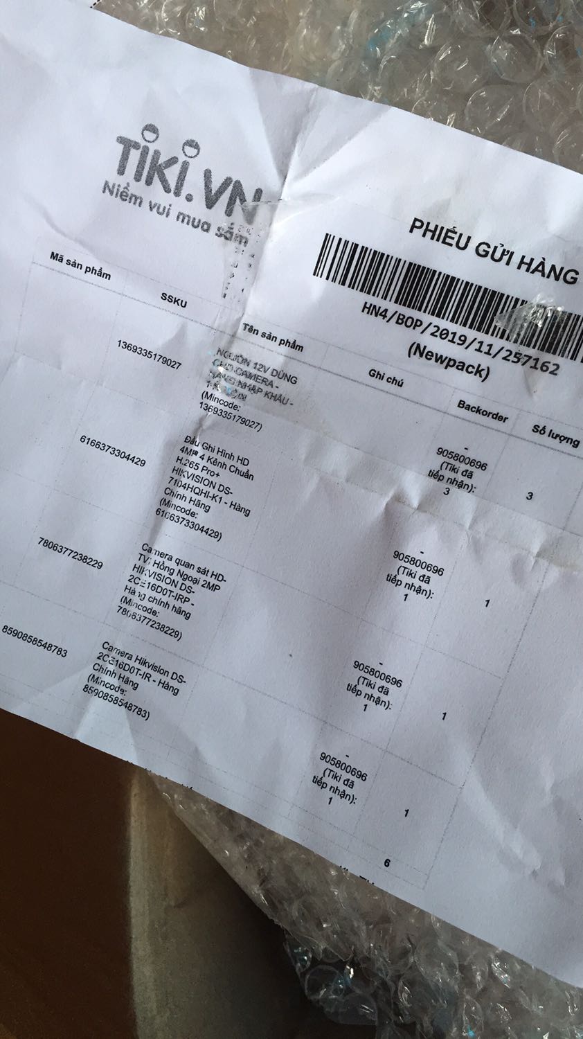 Sao ko thấy có ổ cứng vậy shop. Xem xét lại giùm cái