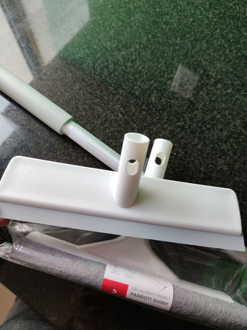 Mua kèm cái này với cây chà kính, hai cái đẹp xuất sắc, bên này có chương trình hoàn tiền cực hay, mình mua đơn nhiều sản phẩm được hoàn lại tiền cũng kha khá, hehe tiết kiệm đc tiền shopping. Còn về sp thì ngắn gọn một câu là Đỉnh, hi vọng shop giữ đc chất lượng vậy, Cảm ơn Paroti