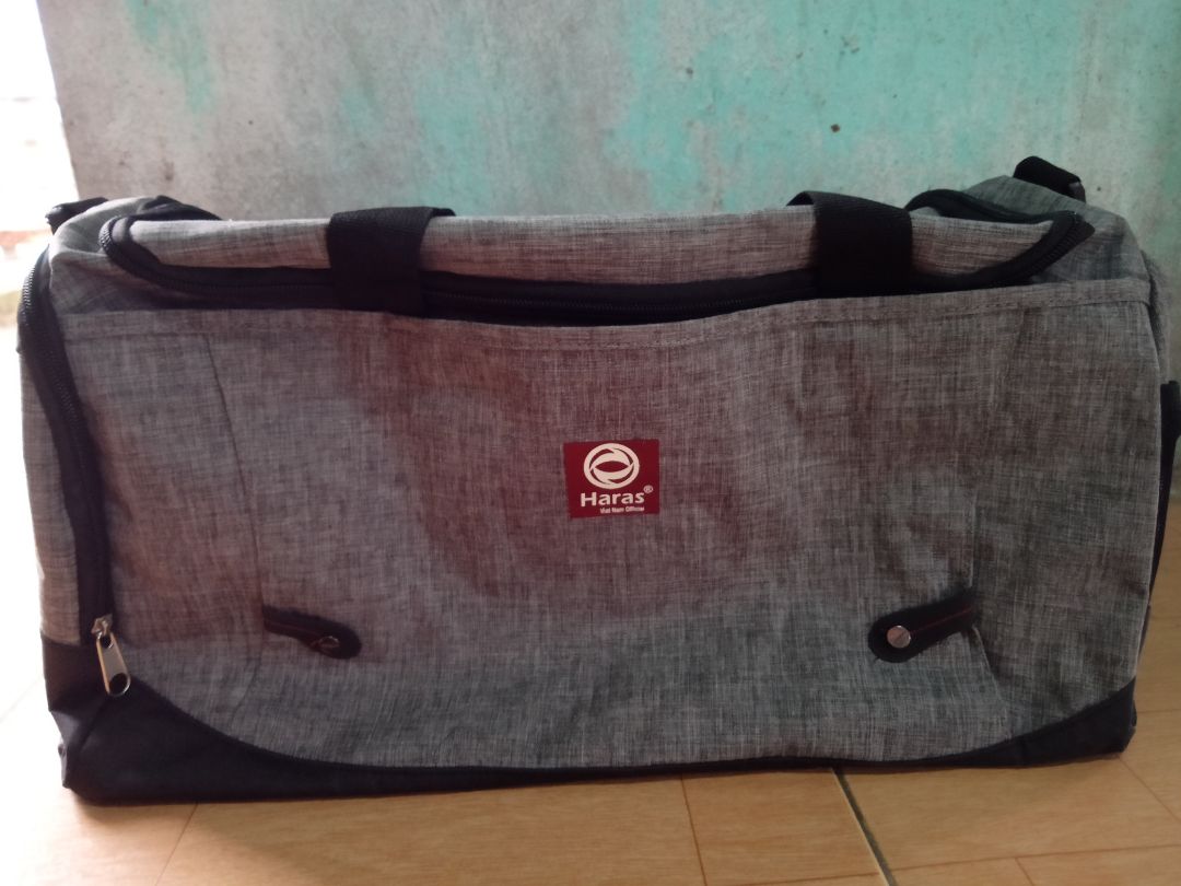 Chất liệu thì tạm ổn. Nhưng mk chọn mua túi này là vì kích thước 55x30x26 nó có hơi nhỉnh hơn so với các túi khác. Vâỵ mà khi nhận lại thì kích thước không đúng. Mong shop khi đăng bài thì đăng đúng để khách hàng có sự lựa chọn.