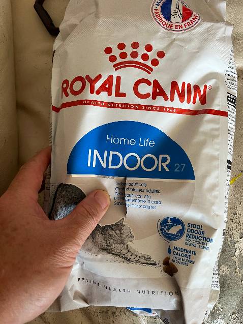 Sản phẩm giao chất lượng rất kém 
01 - Túi bị chuột cắn thủng và 01 túi bị thủng do quá đóng gói hàng hóa
Đến mèo còn không ăn được nên Shop xem xét đổi hàng giúp Sản phẩm giao chất lượng rất kém 
01 - Túi bị chuột cắn thủng và 01 túi bị thủng do quá đóng gói hàng hóa
Đến mèo còn không ăn được nên Shop xem xét đổi hàng giúp