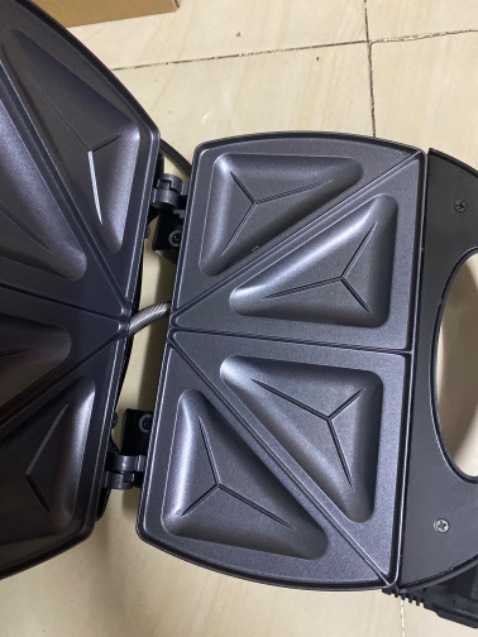 Nay nướng lần đầu, nóng quá nứt nhựa, nóng ko đều! Khét ngay giữa, ko tháo ra để vệ sinh được!