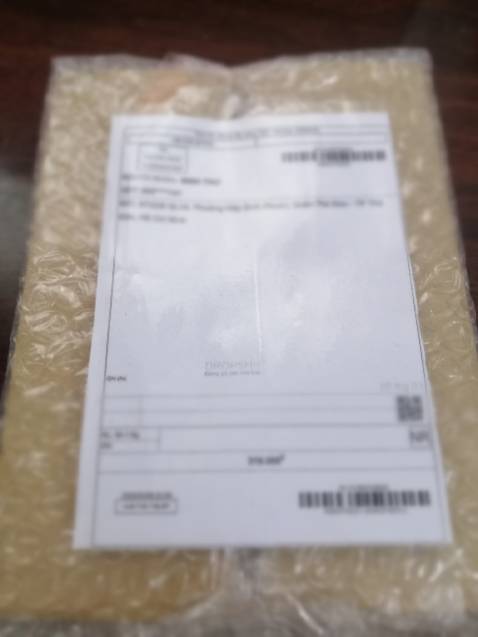 Kem nhanh thấm, mùi nhẹ nhàng dễ chịu, lên tông da sáng mịn. Mình thường xuyên làm việc phòng máy lạnh nên kem này rất thích hợp.