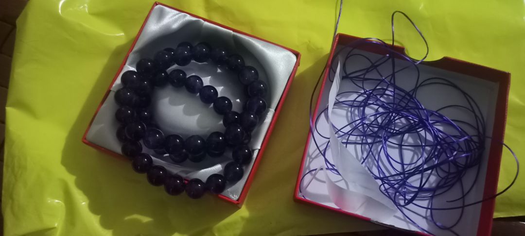 Cảm ơn shop vòng tay quá đẹp, ở ngoài màu tím cực kì đẹp, đúng chuẩn đá thạch anh tím , giá rẻ, sẽ tiếp tục ủng hộ shop.