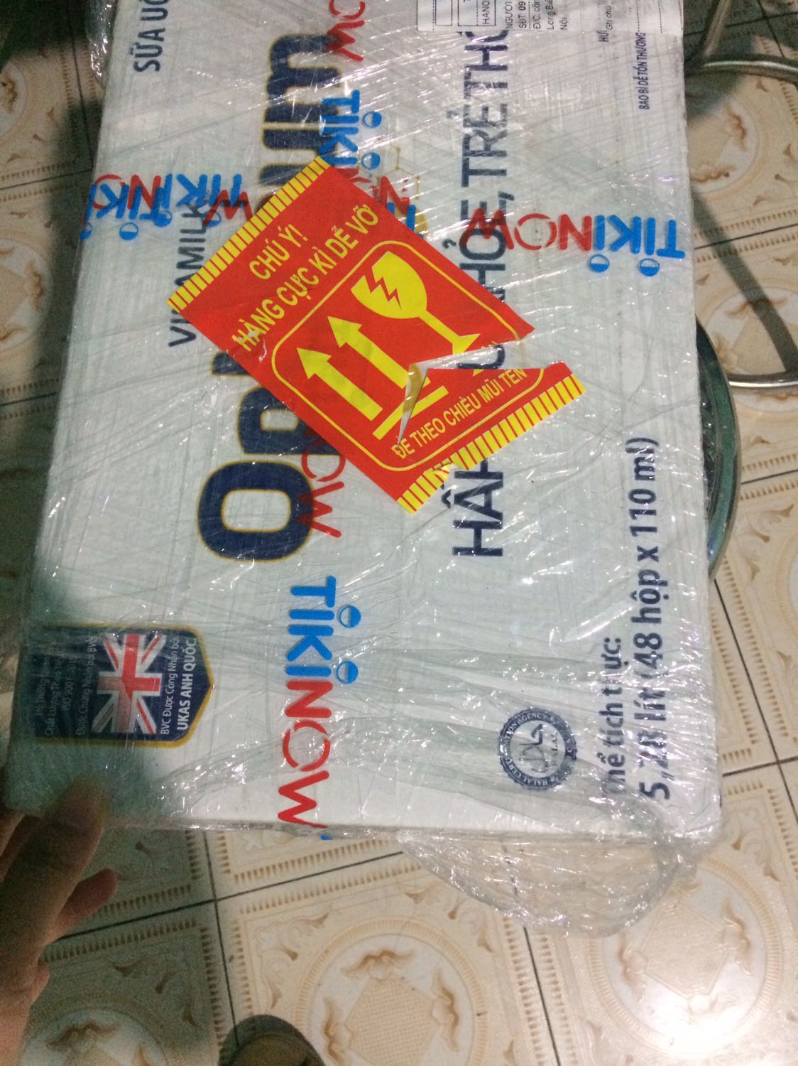 Sữa được vận chuyển giao nhanh nên khá ổn , thùng nguyên vẹn chắc chắn , sản phẩm chính hãng . Điểm trừ là sản phẩm có hạn sử dụng date không mới lắm 3/3/2021 đến 3/9/2021 nhưng vẫn ổn áp ! Sữa được vận chuyển giao nhanh nên khá ổn , thùng nguyên vẹn chắc chắn , sản phẩm chính hãng . Điểm trừ là sản phẩm có hạn sử dụng date không mới lắm 3/3/2021 đến 3/9/2021 nhưng vẫn ổn áp !