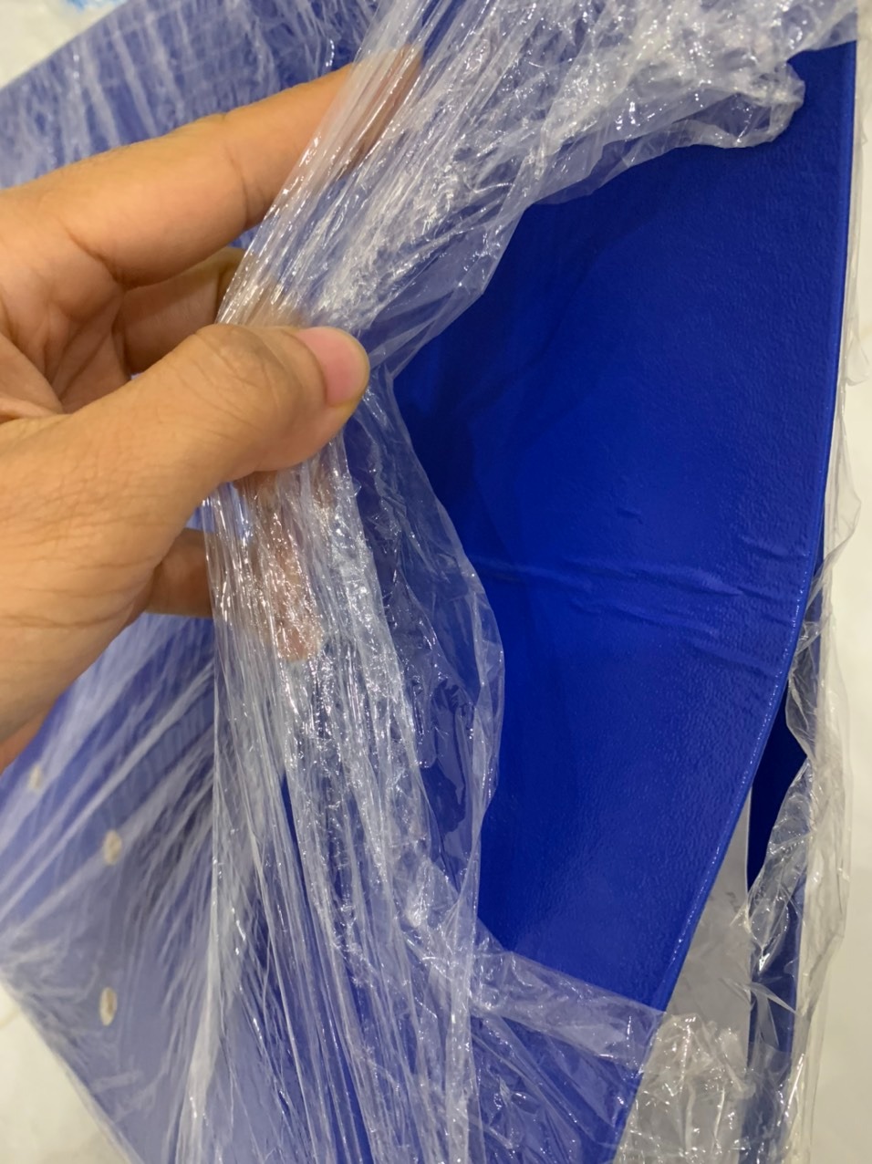 Cần đổi lại san phẩm khác vì bị trầy, móp méo không sư dụng được