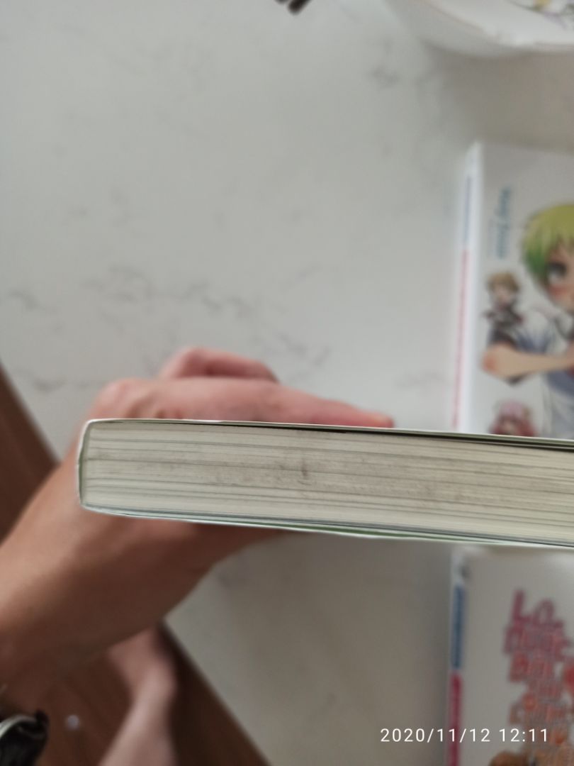 sách hơi bẩn 1 chút xíu 
bản của mình bị loot mất bookmark r 11k là khá lời