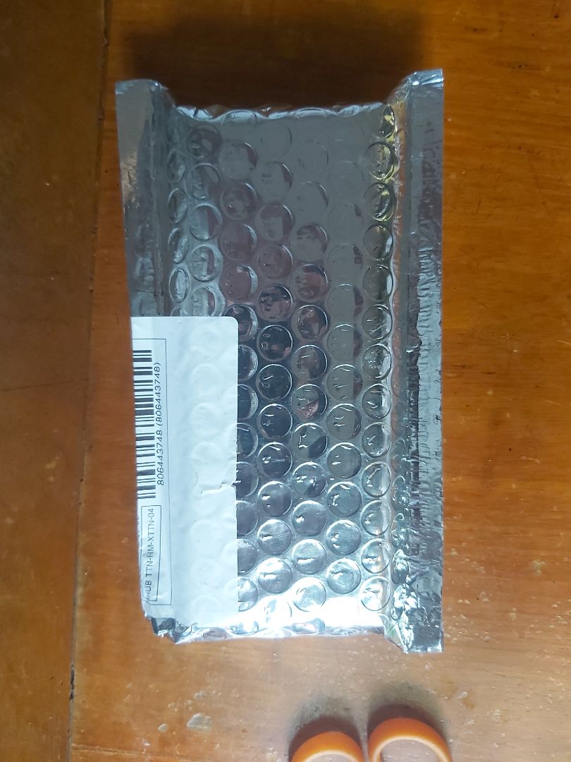 Mua hai lần ở shop r lúc nào mua về cũng ok hết á, đóng gói rất kĩ và có lời cám ơn cùng mã giảm giá nữa, shop tư vấn rất nhiệt tình luôn, em muốn thay khóa vàng shop cũng ok thay cho e,  món này bền ko e chưa thử nhưng kì trước mua dây nịt và bóp viết da thật và dày lắm bền lắm giá ok nữa. e khuyến khích mn mua shop này nha!