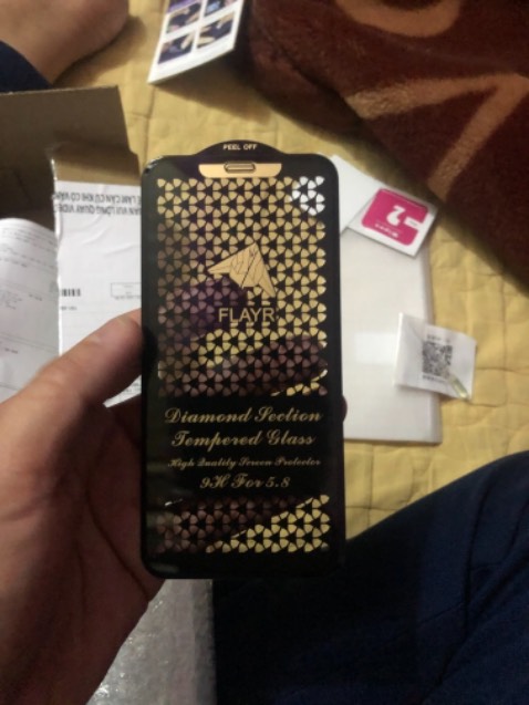 Mình thấy kính rất chắc chắn, dán lên máy rất đẹp, shop đóng gói cẩn thận