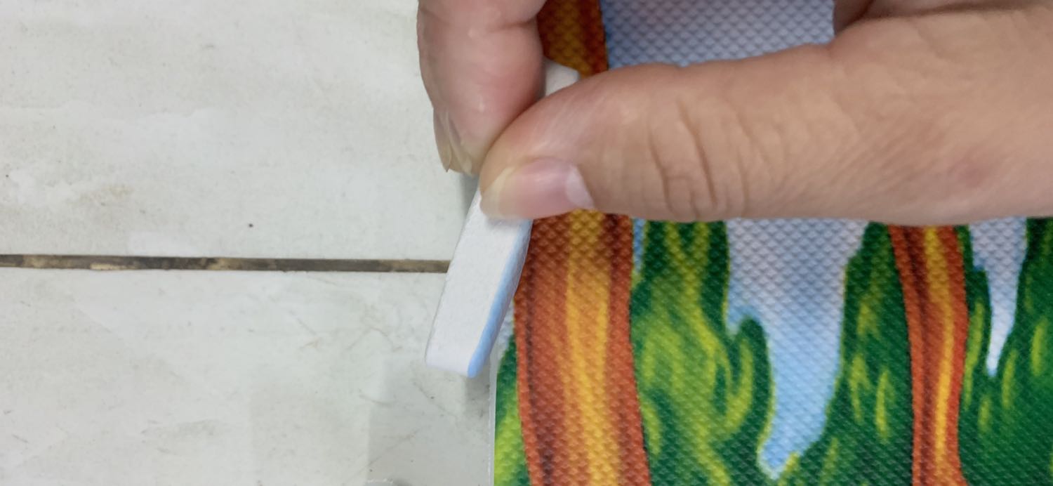 Kích thuóc sản phẩm không đúng như mô tả. Ngang 60 x rộng 60 x cao 4cm nhưng khi khui ra lắp ra độ dày của tấm lót chỉ được khoảng 1cm, nhưng đã lỡ khui ra rồi nên không tiện trả lại