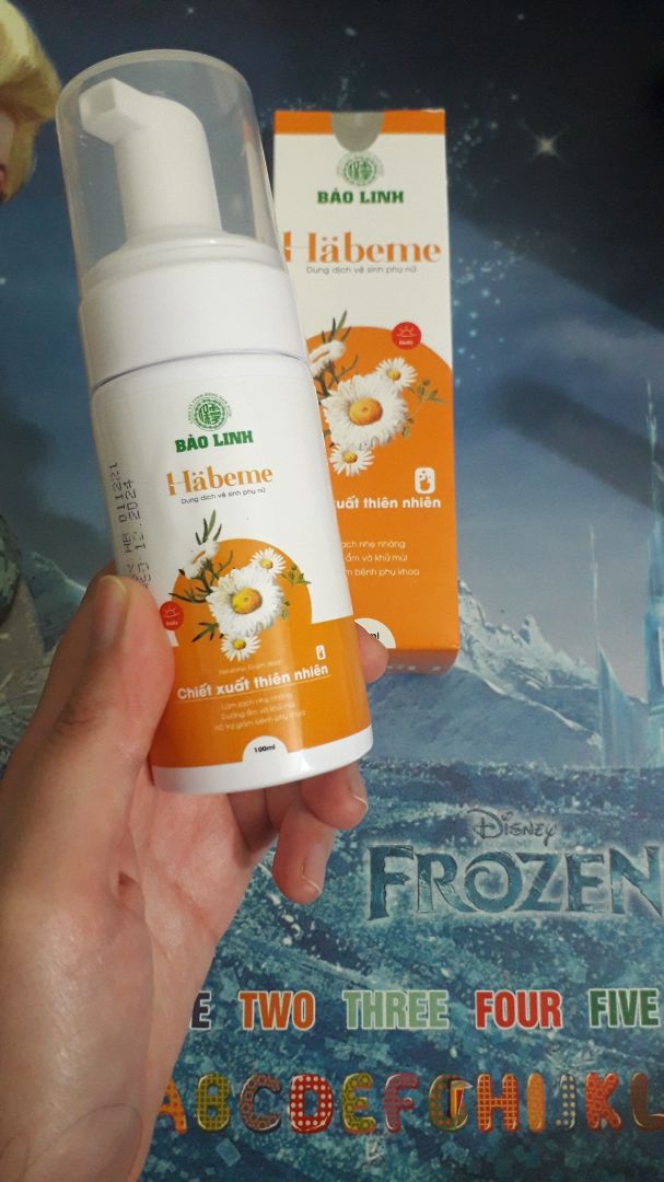 Hàng được đóng gói cẩn thận.
Trước đó thì mình đã mua 1 chai dùng rất thích vì có mùi thơm nhẹ nhàng, mùi dễ chịu lắm😊 dạng tạo bột rất là tiện nói chung là mọi người nên dùng thử😉 nhìn lần này mình tậu luôn 2 chai là biết rồi😁