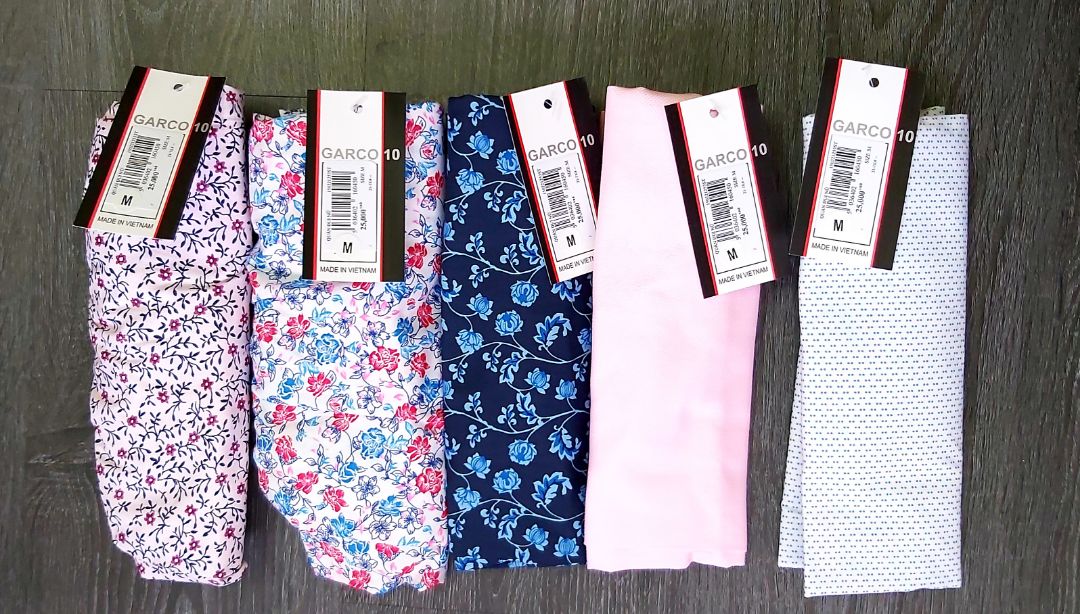 Đúng kiểu mình thích, 5 màu đều ưng. Chất liệu vải mát, mỏng nhẹ. Đường máy cẩn thận, cạp quần vừa ko bị thít vào bụng.
Dịch vụ Tiki rất nhanh (giao sớm hơn dự kiến 5 ngày), gói hàng cẩn thận. Like & Thanks!