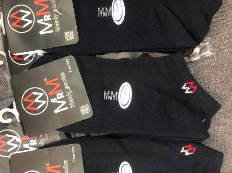 Cực kì cực kì hài lòng, rất đáng tiền nha!
Giao nhanh, đóng gói kĩ, cẩn thận, sản phẩm có tem mác đầy đủ thông tin xuất sứ, 90% cotton.
Chất liệu cổ chun co giãn tốt, chân mình bé xíu xíu vẫn mang vừa. 
Tất khá dày dặn, chất cotton nên thoái mái, mát, không bí chân khi mang. Có tem kháng khuẩn khử mùi, giá tiền 35k 1 đôi nhưng mua theo combo chỉ còn chưa đến 25k/đôi.
Rất hài lòng về sản phẩm, cách đóng gói, đến giao hàng và chắc chắn mình sẽ còn mua lại trong tương lai.