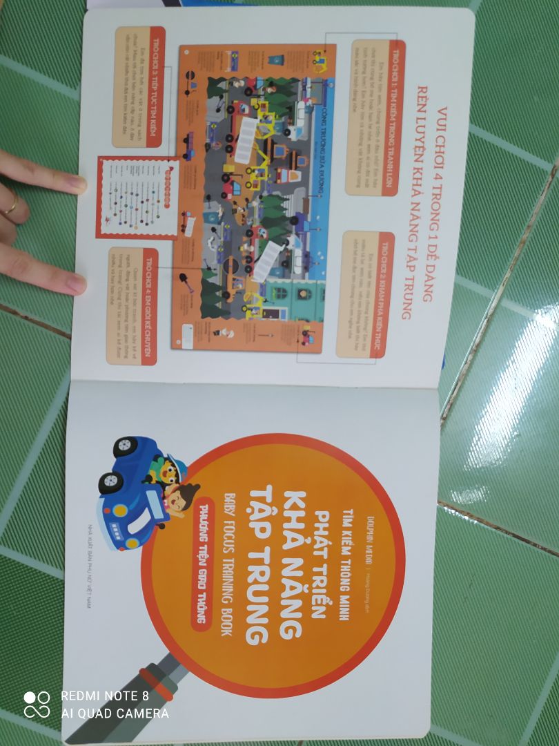 màu sắc và hình ảnh đẹp cực kỳ luôn. nội dung hấp dẫn. nhưng nhiều chi tiết quá dễ gây rối mắt cho bé lắm