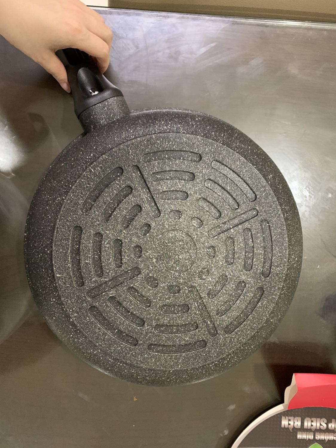 Chảo giá rất tốt. Mình mới dùng đc tuần nên thấy ổn áp.