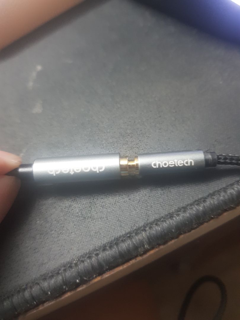 Không ảnh hưởng âm thanh nhưng lỗ cắm ko chắc dễ rớt ra ngoài Không ảnh hưởng âm thanh nhưng lỗ cắm ko chắc dễ rớt ra ngoài