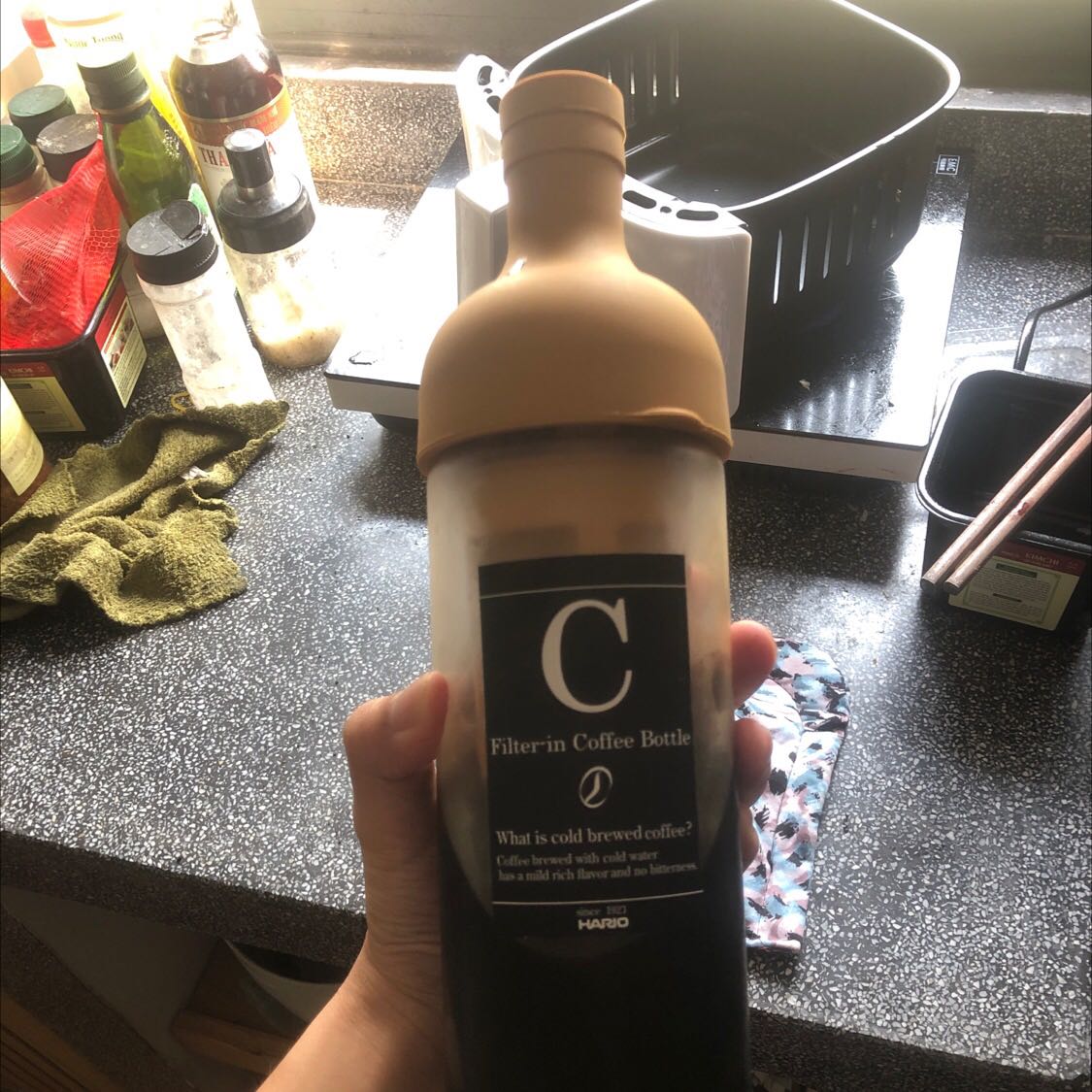 Mua mấy tháng rồi mới đánh giá. Trước có xài bình khác lõi lọc bằng sắt thấy dễ làm sạch và nhiều nước hơn bình này. Tuy nhiên về thiết kế thì bình này ngon hơn