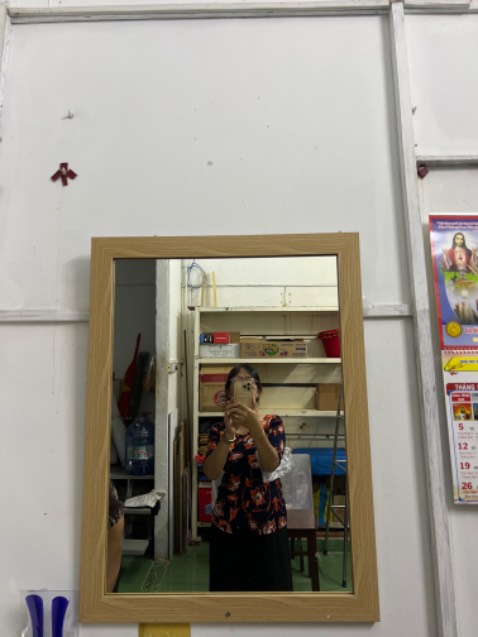 Giao hàng nhanh. Đặt 1 ngày đã giao
Gương đẹp chắc. Đã bắt lên tường ai cũng thích. Cho tiki 5 sao. Cho shop 5 sao.