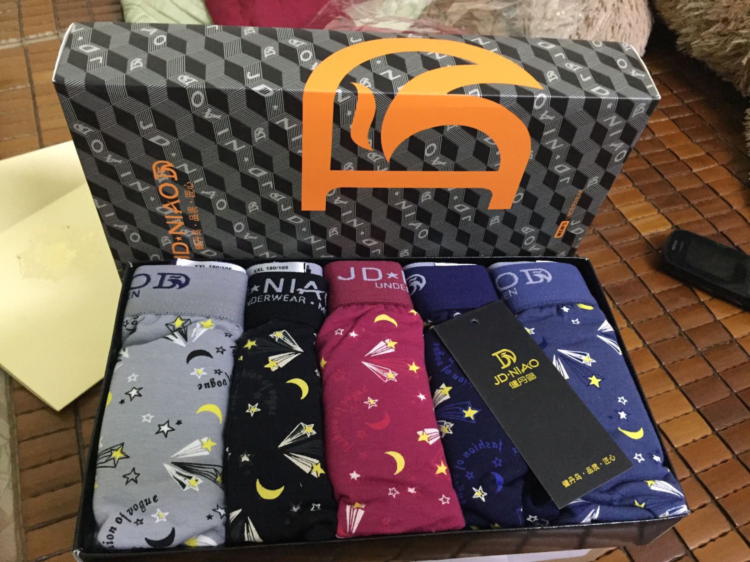 Giao hàng nhanh chóng
Đóng gói đẹp mắt
Mẫu mã đúng dư quảng cáo
Chất liệu có vẻ hơi mỏng
Chất lượng thì cần thẩm :)))))