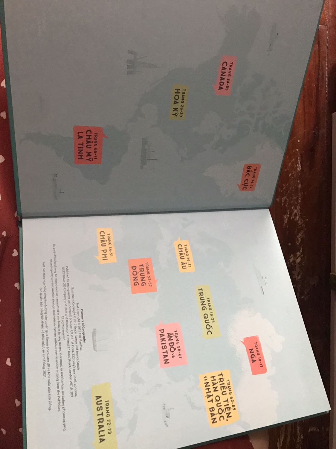 Cuốn sách tuyệt đẹp, phiên bản màu dành cho độc giả trẻ. Cuốn sách trả lời các câu hỏi lớn về địa lý chính trị, lịch sử như: quốc gia siêu cường là gì? Tại sao con người lại gây ra chiến tranh? Tại sao một số nước giàu, một số nước nghèo?… cuốn sách rất bổ ích, mình rất hài lòng với sản phẩm này.