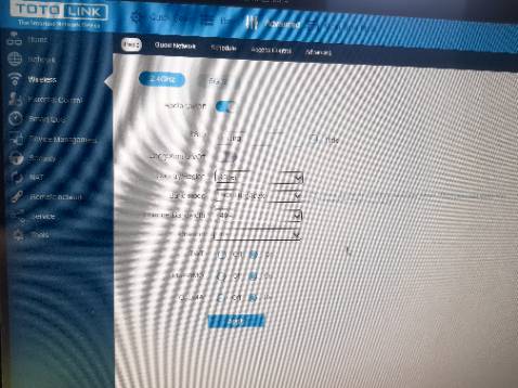 Router trông cứng cáp, khoẻ mạnh và ko quá hầm hố. Sóng sánh ổn định, độ đâm xuyên và tốc độ truy cập qua nhiều tường cản ở mức tốt