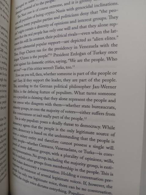 Bản tiếng Việt đang rất hot mọi người có thể mua nhưng nếu mọi người thích đọc tiếng Anh thì hãy chọn bản này. Sách đẹp, in chữ rõ ràng dễ đọc. Fahasa ok.