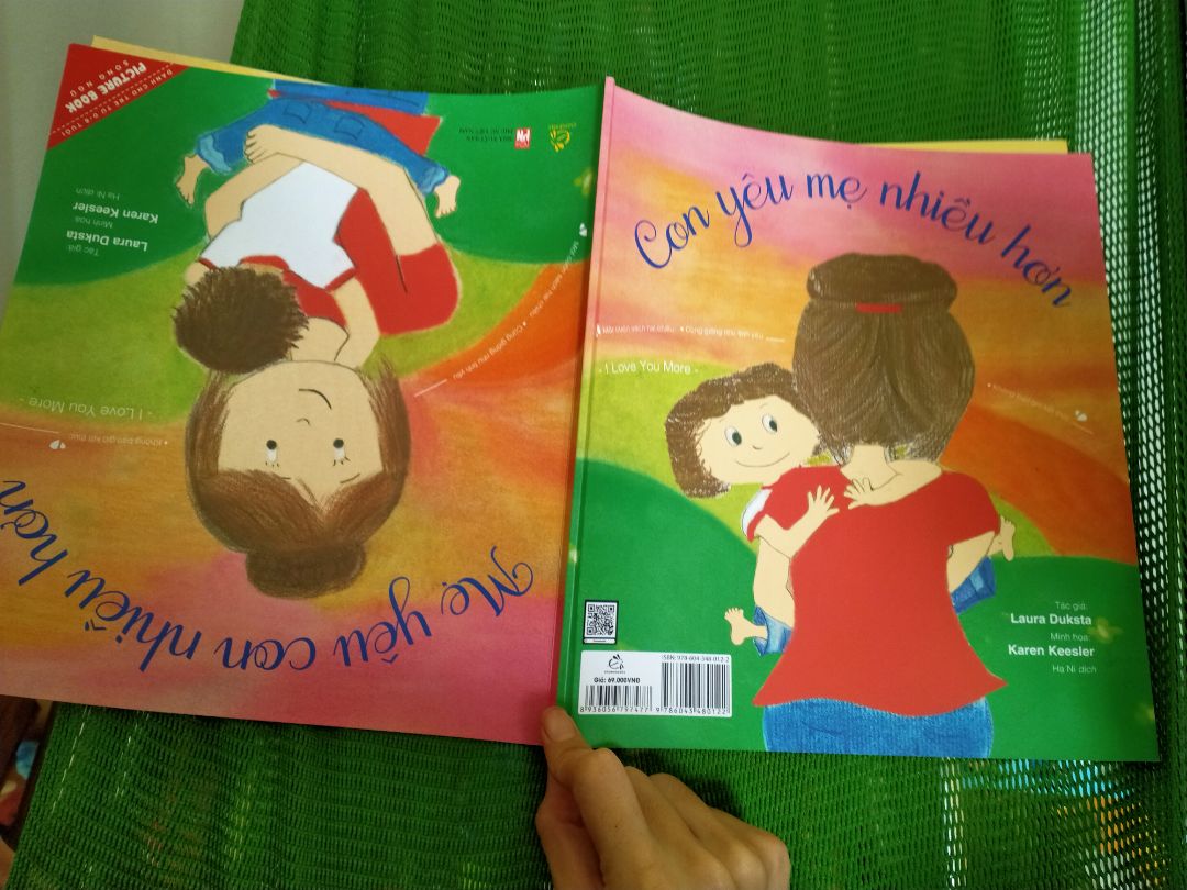 đóng gói cẩn thận, sách to hơn mình tưởng, giấy dày dặn. Sách 2 chiều k giống mình tưởng tượng lắm