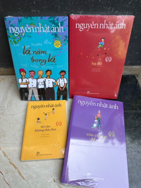 Chưa bóc seal ra đọc nhưng cho 5 sao vì sách đẹp + chính hãng có tem cào tích điểm nè