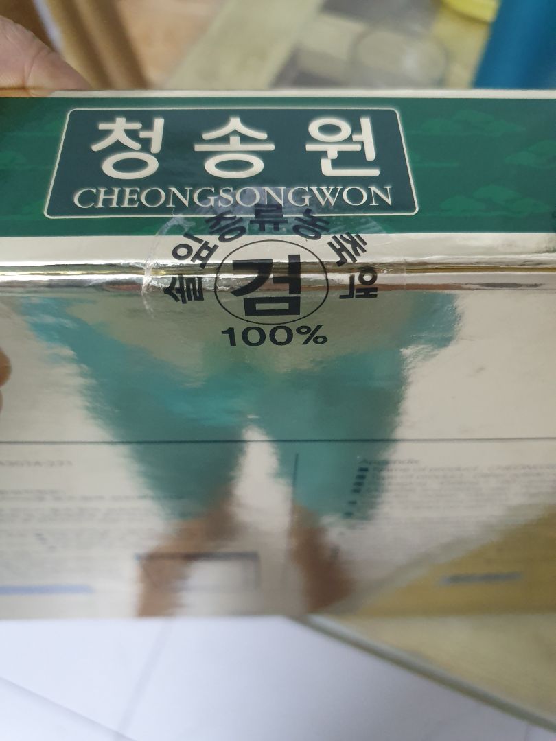 Tem bảo hành bị tróc và viên tinh dầu không trong mà hơi đục. thật sự mình không muốn nhận xét thế này, nhưng shop cần xem lại cách làm ăn để tạo lòng tin trong thời buổi kinh tế khó khăn này.