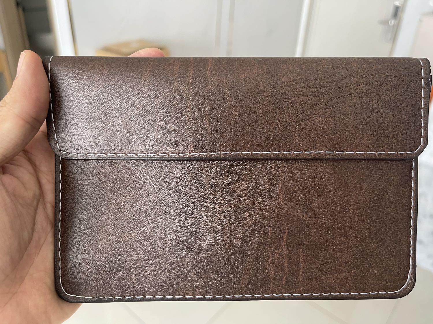 Ví đẹp, nhỏ gọn, chất liệu bằng da, cái nhìn ban đầu khá ổn so với tấm giá