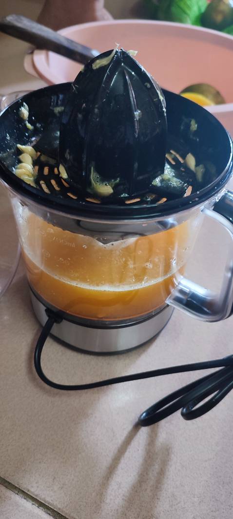 Hài lòng nha. Máy chắc chắn, thiết kế sang trọng, dễ sử dụng, dễ tháo ra vệ sinh, vắt đảo chiều nên rất kiệt nước. Giá cả phải chăng