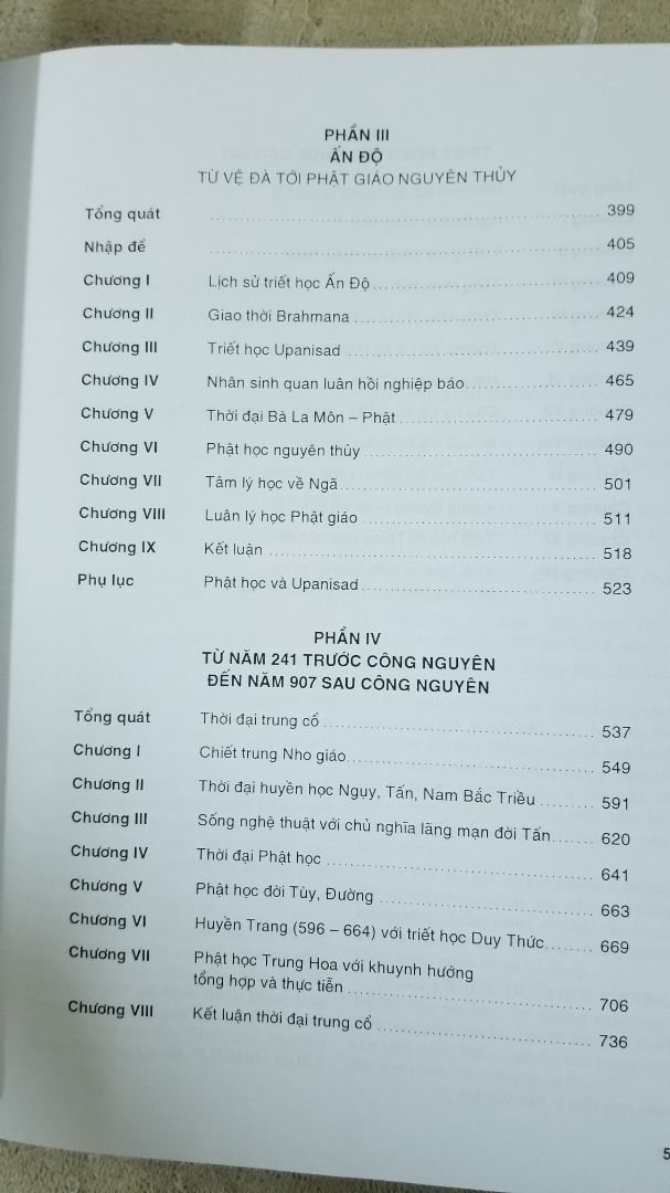 Một công trình rất công phu của học giả Nguyễn Đăng Thục. Về nội dung chuyên sâu thì mình không đủ trình độ để đánh giá, song văn phong của tác giả rất trong sáng, cuốn hút. Hình thức sách rất đẹp. Một công trình rất công phu của học giả Nguyễn Đăng Thục. Về nội dung chuyên sâu thì mình không đủ trình độ để đánh giá, song văn phong của tác giả rất trong sáng, cuốn hút. Hình thức sách rất đẹp.