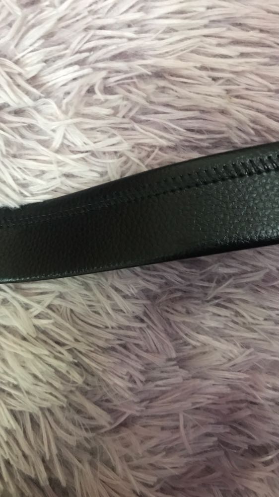 Thắt lưng đẹp thế. Giá rẻ nhưng có vẻ rất chắc chắn. Mặt bóng, da đẹp may chắc chắn và khá là mềm. Chất lượng ok. Cảm ơn shop ạ