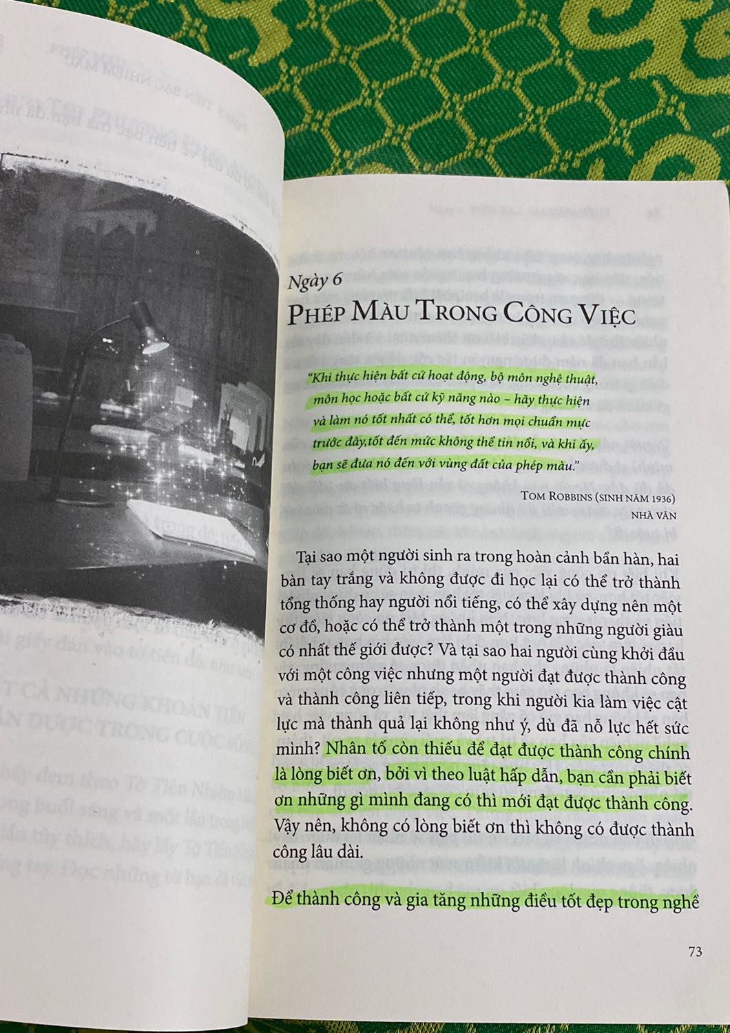 Cảm ơn tác giả  Rhoda Byrne và dịch giả Thầy Quang Ngọc đã mang đến phép màu!
Sách nói về phép màu và hướng dẫn bạn thực hiện bằng 28 ngày trải nghiệm và thực hành lòng biết ơn!
Sách phù hợp cho tất cả mọi lứa tuổi, rất ý nghĩa để dành tặng những người thân yêu và bạn bè.
Chúng ta sẽ sống trong thế giới ngập tràn sự yêu thương và lòng biết ơn, đó là một phép màu?
Cảm ơn Tiki và sẽ tiếp tục ủng hộ!
Cảm ơn, cảm ơn, cảm ơn! Cảm ơn tác giả  Rhoda Byrne và dịch giả Thầy Quang Ngọc đã mang đến phép màu!
Sách nói về phép màu và hướng dẫn bạn thực hiện bằng 28 ngày trải nghiệm và thực hành lòng biết ơn!
Sách phù hợp cho tất cả mọi lứa tuổi, rất ý nghĩa để dành tặng những người thân yêu và bạn bè.
Chúng ta sẽ sống trong thế giới ngập tràn sự yêu thương và lòng biết ơn, đó là một phép màu?
Cảm ơn Tiki và sẽ tiếp tục ủng hộ!
Cảm ơn, cảm ơn, cảm ơn!