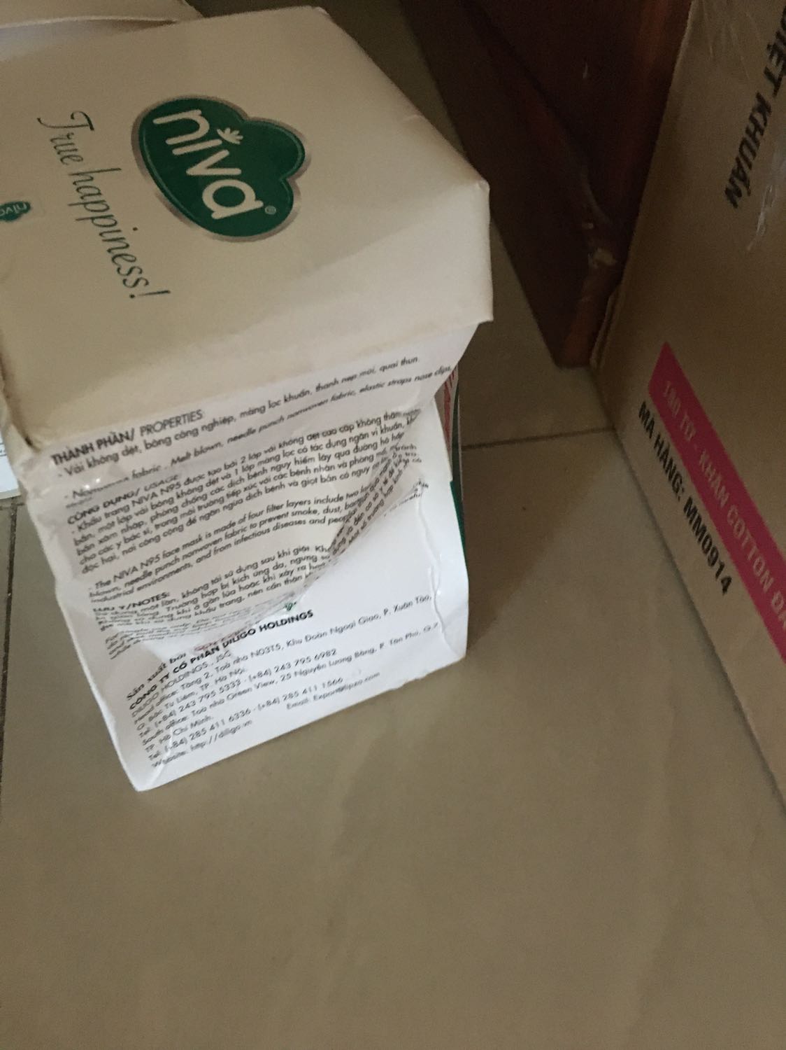 Giao hàng đúng hạn
Đóng gói thiếu cẩn thận sơ sài
Hộp móp méo hết.
Bọc mỗi ni *** bên ngoài không cho vào hộp lớn .