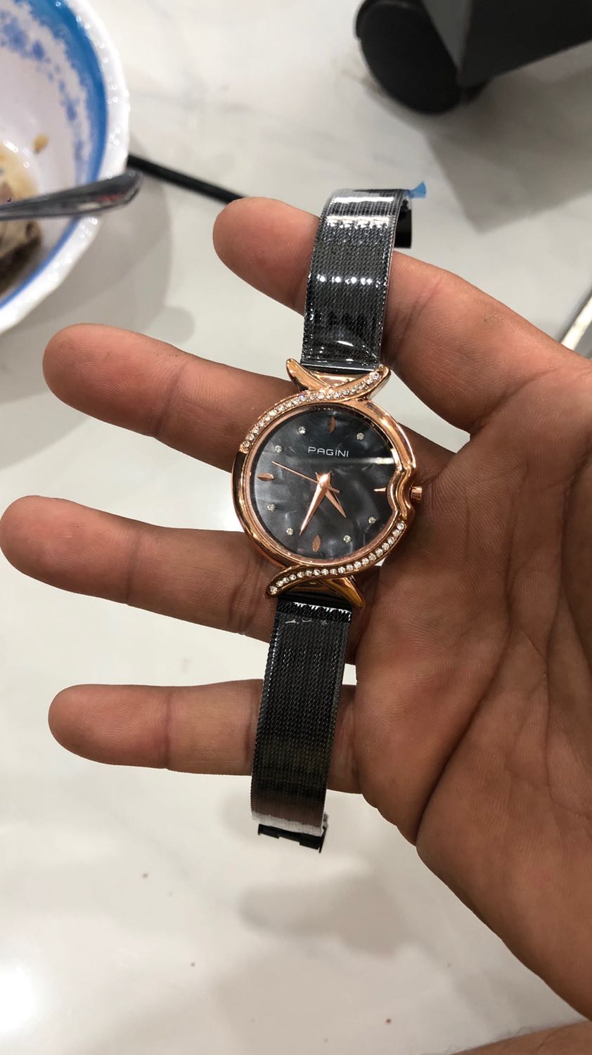 Hàng đẹp, gói hàng kĩ. Mặc dù mình đặt màu vàng như giao màu đen