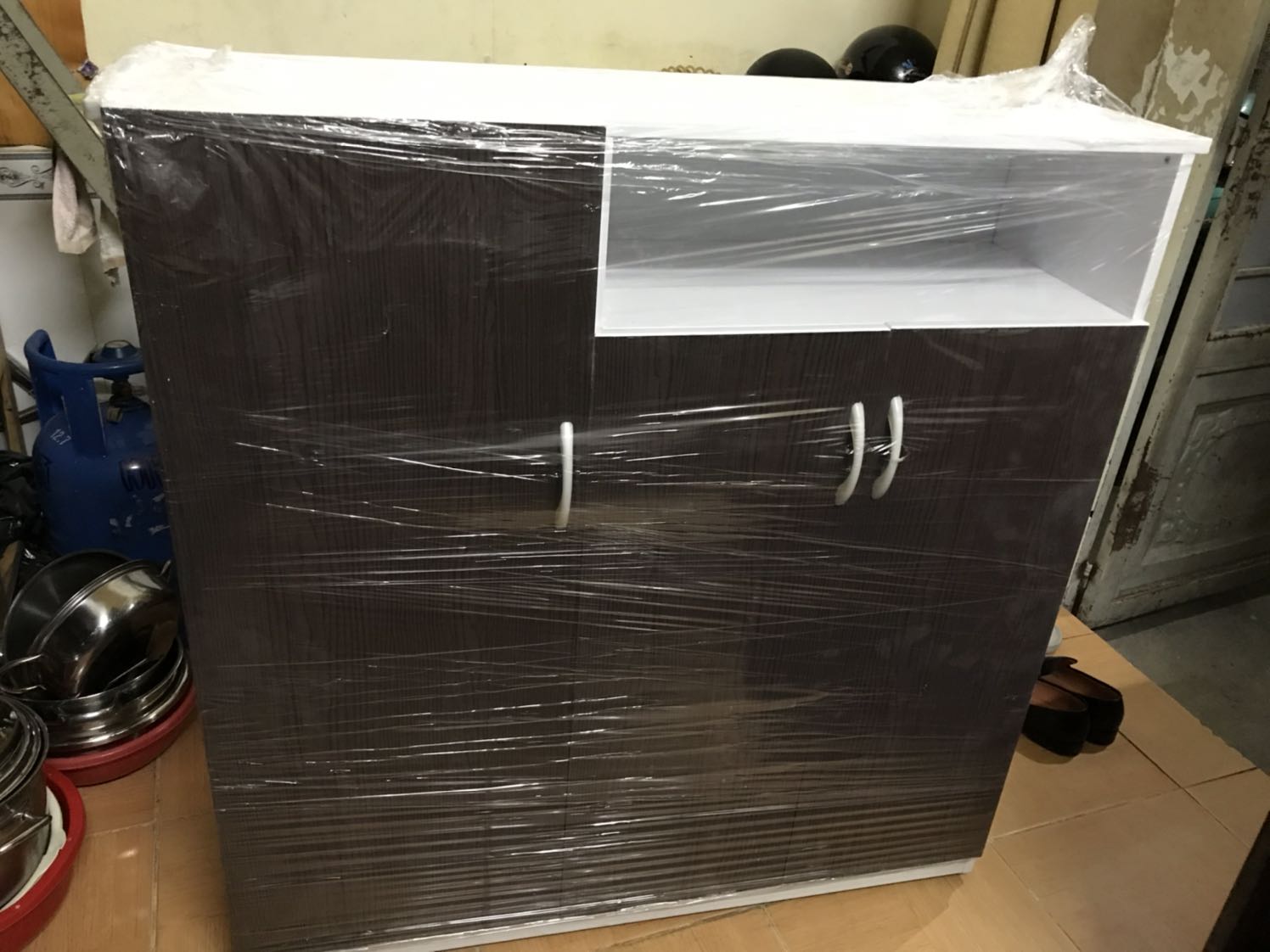 chất lượng, nhưng nếu đang sử dụng tủ gỗ thì sử dụng tủ này sẽ có cảm giác chưa chắc chắn.