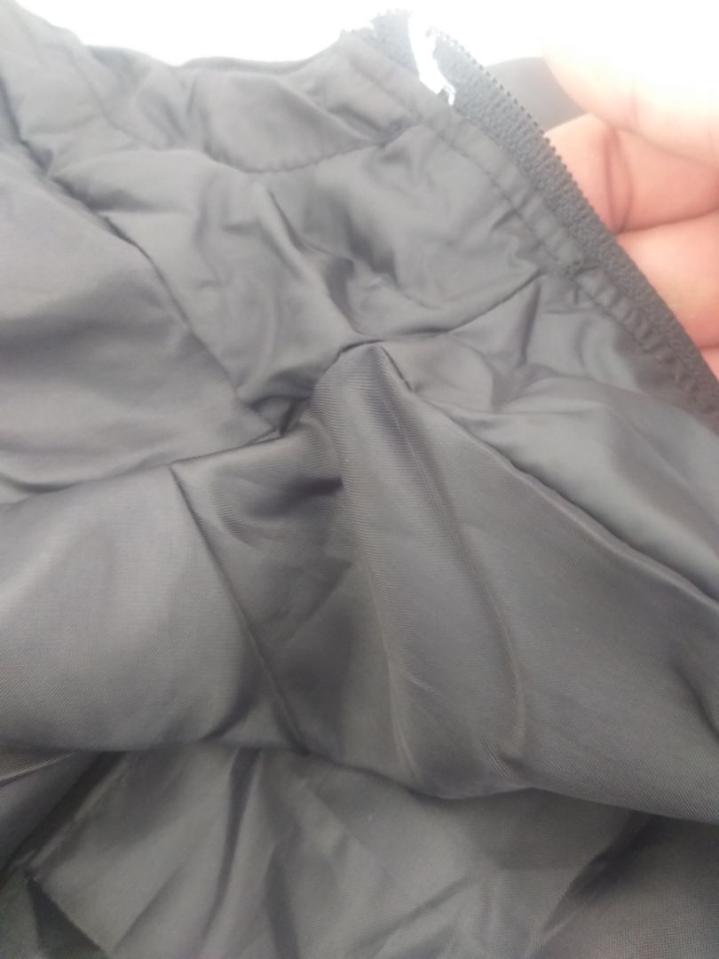 nhìn chung áo tạm được. Nhưng hai bên cổ trước bên trong bị đùn. chân cổ sau bên ngoài so le không trùng nhau. nách ngoài so le không trùng nhau. giao hàng quá lâu. cho shop 4sao. rút kinh nghiệm. quý khách hàng nếu có mua nên suy nghĩ kỹ trước khi mua.