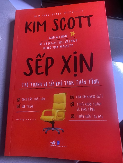 Cuốn sách này không chỉ hữu ích trong môi trường doanh nghiệp mà còn có thể áp dụng vào gia đình và mọi tổ chức. Radical  - KIM SCOTT giúp chúng ta hiểu và thực hành feedback (phản hồi, góp ý, đánh giá, thảo luận) một cách thẳng thắn, mạnh mẽ nhưng đầy yêu thương. Thay vì né tránh hoặc chỉ đưa ra những phản hồi xã giao, cuốn sách hướng dẫn cách feedback mang tính xây dựng, giúp cá nhân và tổ chức phát triển bền vững.

Trong một gia đình, khi các thành viên dám thẳng thắn chia sẻ quan điểm mà không sợ mất lòng, mối quan hệ sẽ trở nên cởi mở, gắn kết, và thực sự phát triển. Mỗi người đều có tiếng nói, được lắng nghe và tôn trọng. Điều này cũng đúng trong doanh nghiệp—khi lãnh đạo và nhân viên có thể góp ý một cách chân thành, dù đôi khi có bất đồng, căng thẳng, tổn thương nhau, to tiếng chút nhưng tất cả đều vì sự phát triển chung, vì tốt cho người kia, cho nhau và cho tổ chức đó sẽ ngày càng vững mạnh.

Đây là cuốn sách cực kỳ giá trị dành cho những ai muốn xây dựng môi trường làm việc và văn hóa giao tiếp trung thực, thẳng thắn nhưng không gây tổn thương, giúp cá nhân, đội nhóm và tổ chức phát triển một cách bền vững.