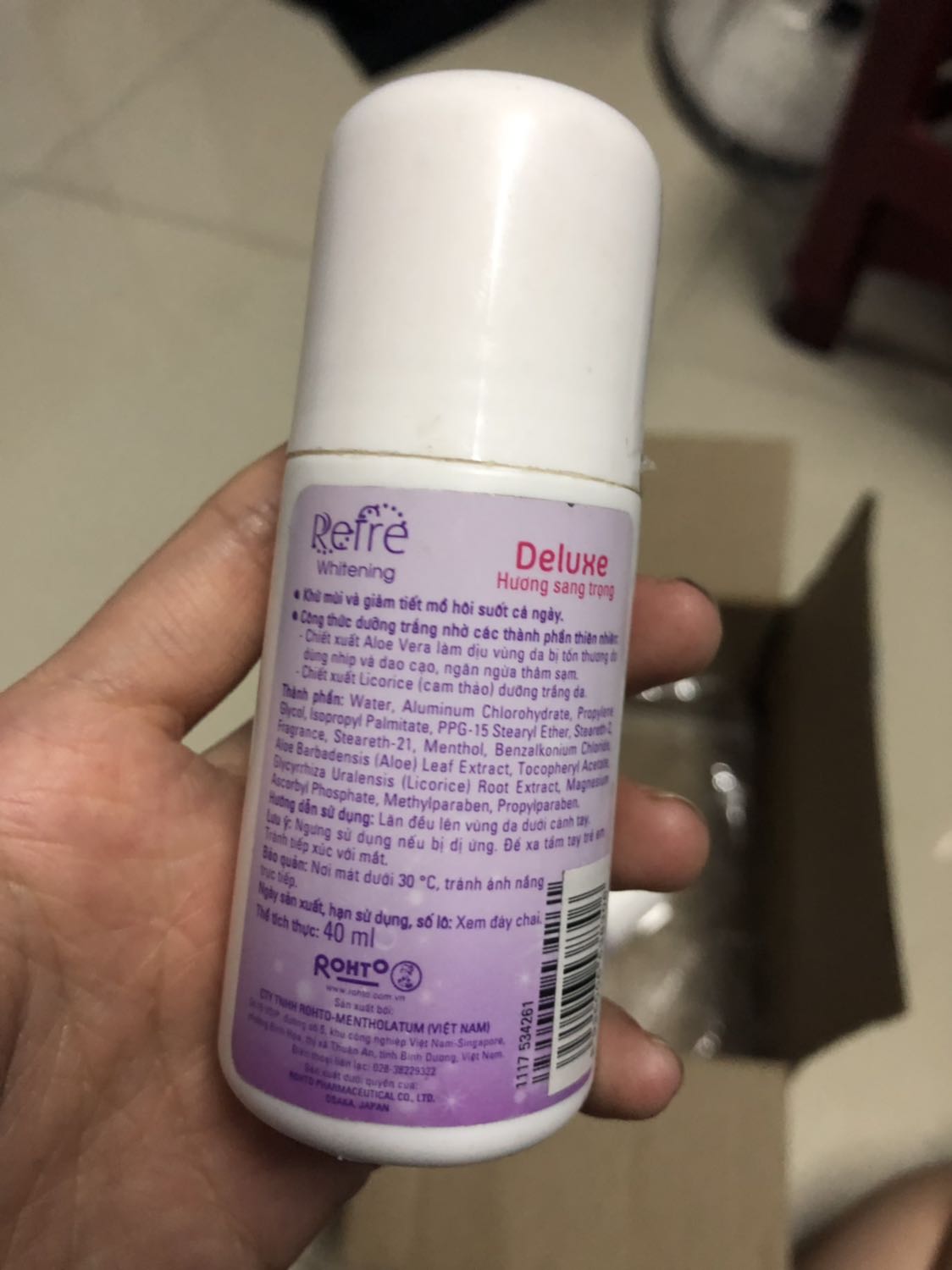 Mình chưa từng thấy tiki có động thái đưa hàng rất cũ kĩ như thế này. Mình mua cho bạn nhưng khi mở ra thì thấy 2 bình cũ mềm, 1 bình còn k có giấy dán ở trên, phần keo trong suốt niêm phong thì bị bonh ra như thể đã có ng mở để ***. Khác 1 trời so với hình ảnh quảng cáo của Tiki.
Quá kinh khủng, nếu tiki bán mặt hàng chậm thì có thể bỏ mặt hàng ra khỏi danh sách.
Ngoài sản phẩm này ra, những cuốn sách đi kèm cũng gặp rất nhiều lỗi.
☹️☹️☹️